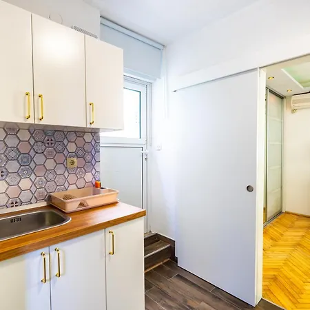 Corner Apartment Split