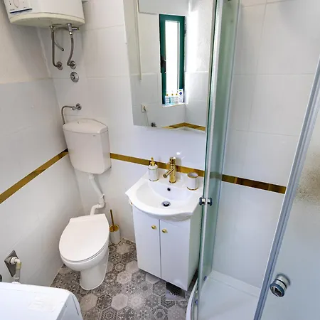 Corner Apartment *