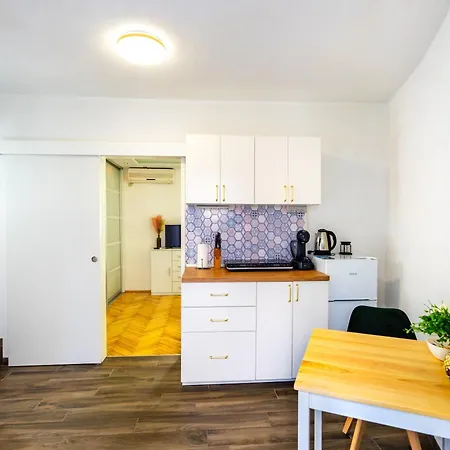 Apartment Corner *