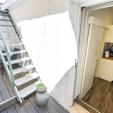 Apartment Corner *